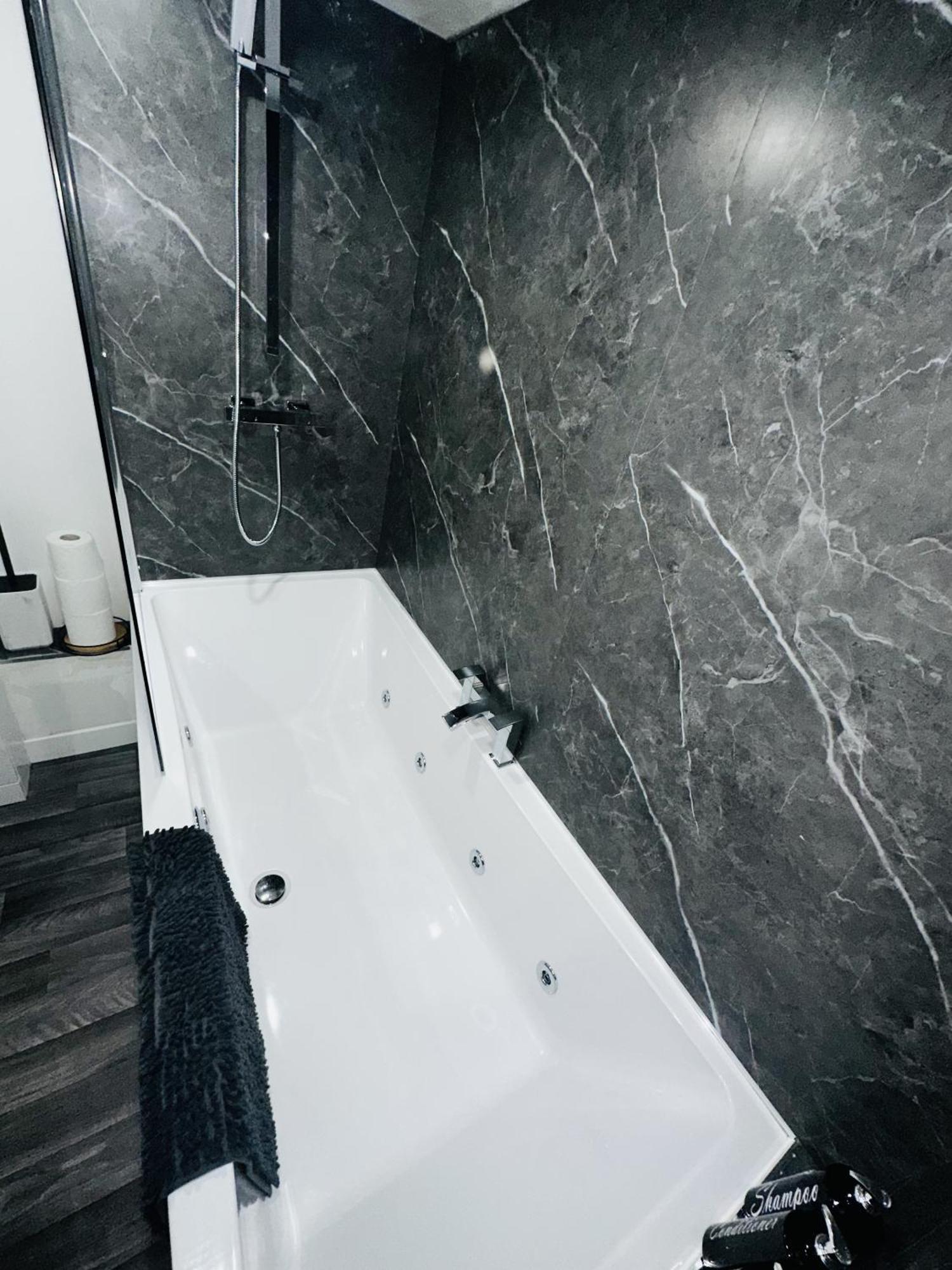 New Osborne Luxury Hottub And Jacuzzi Suites Blackpool Rum bild